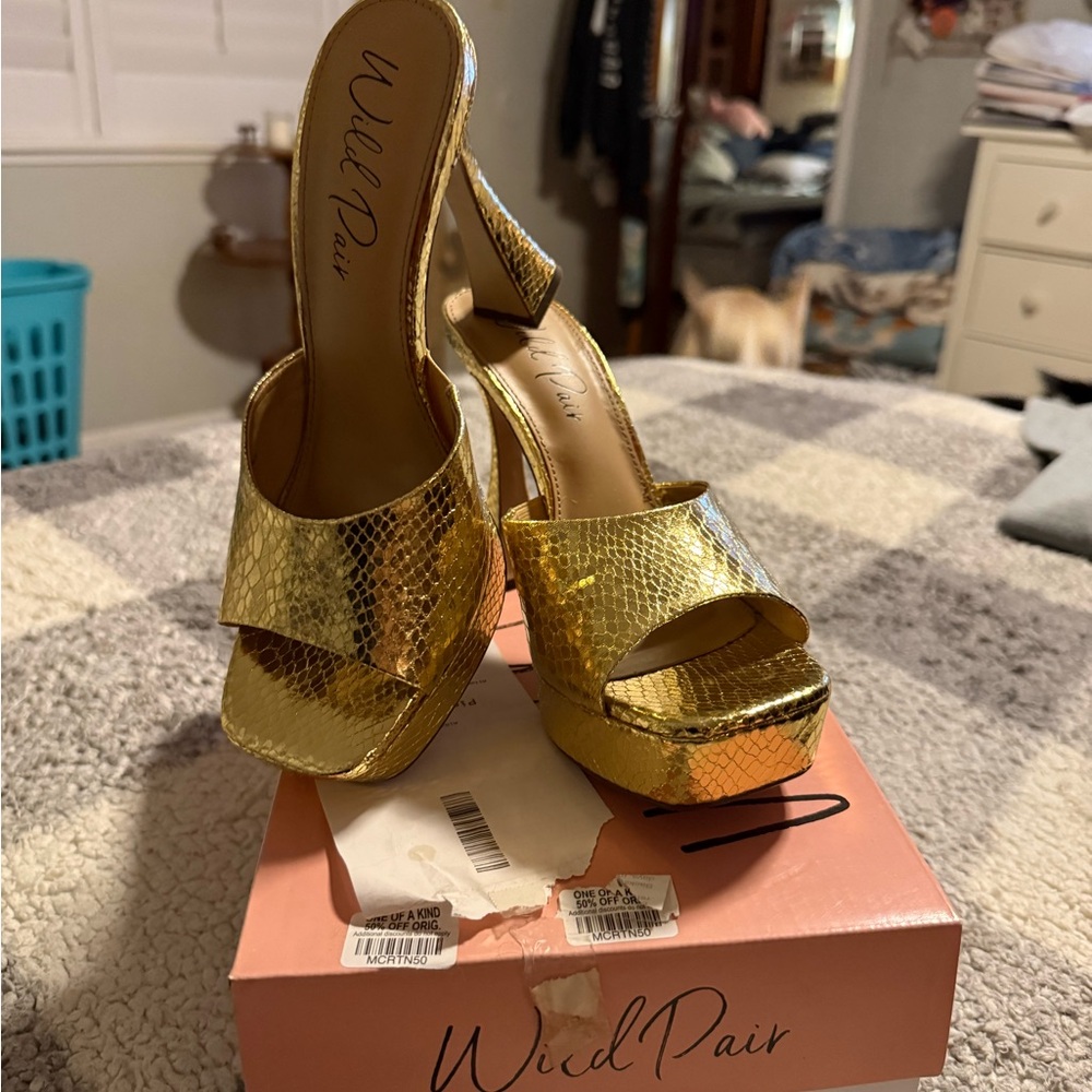 Wild Pair Shiny Gold Platform Sandals